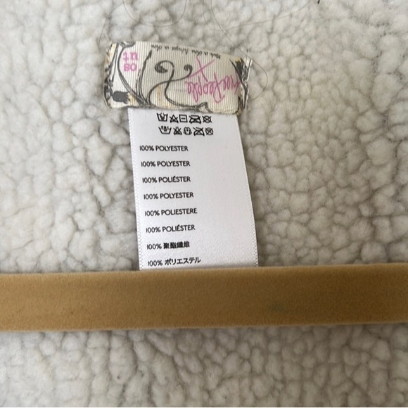 Adorable Wrap! bought excitedly, but too big for me :/ - Picture 2 of 3